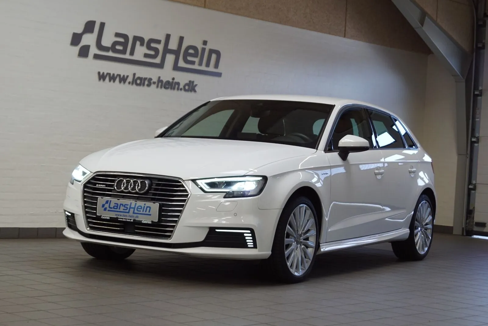 Audi A3 1,4 e-tron Sport Sportback S-tr. 5d Image 1